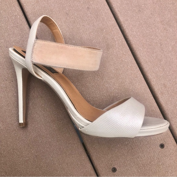 Steve Madden Cream Stiletto Sandal 9 - Picture 3 of 12